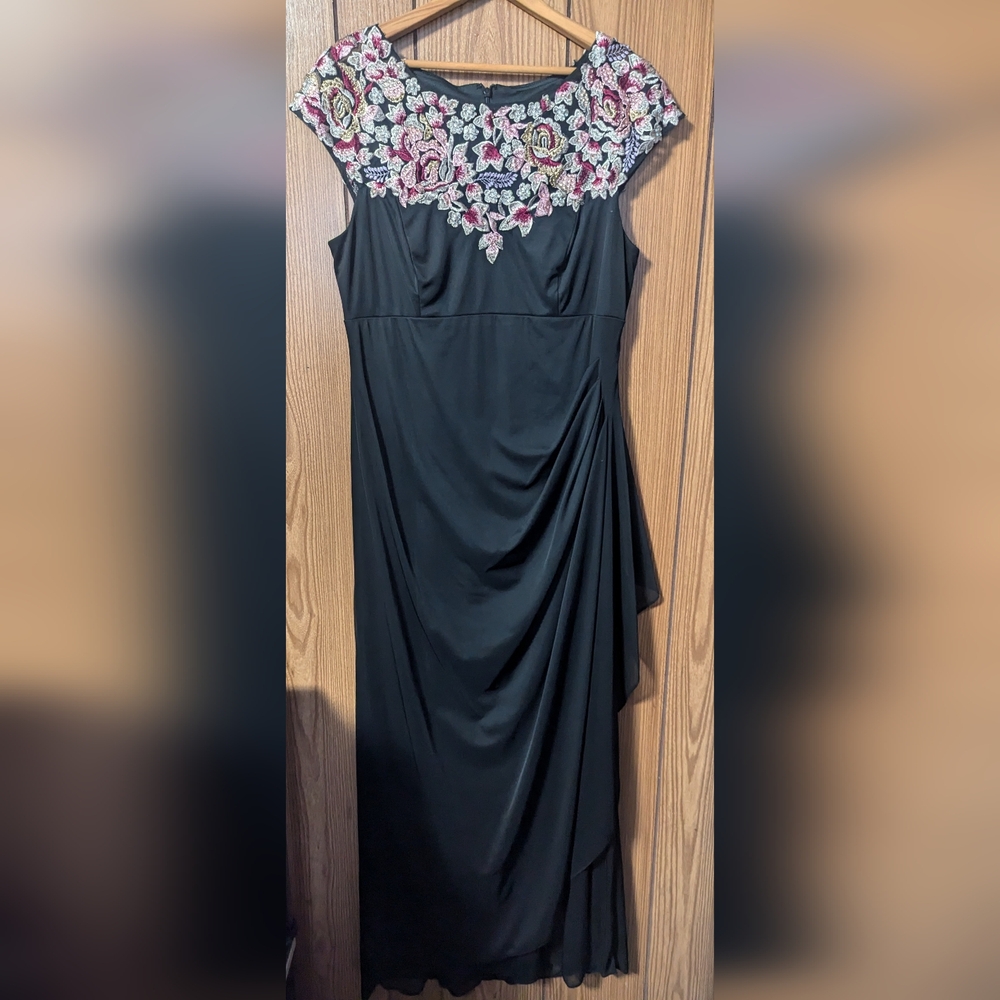XSCAPE Black Floral & Slit Formal Embroidered Cascade Dress Size 18 NWOT Wedding